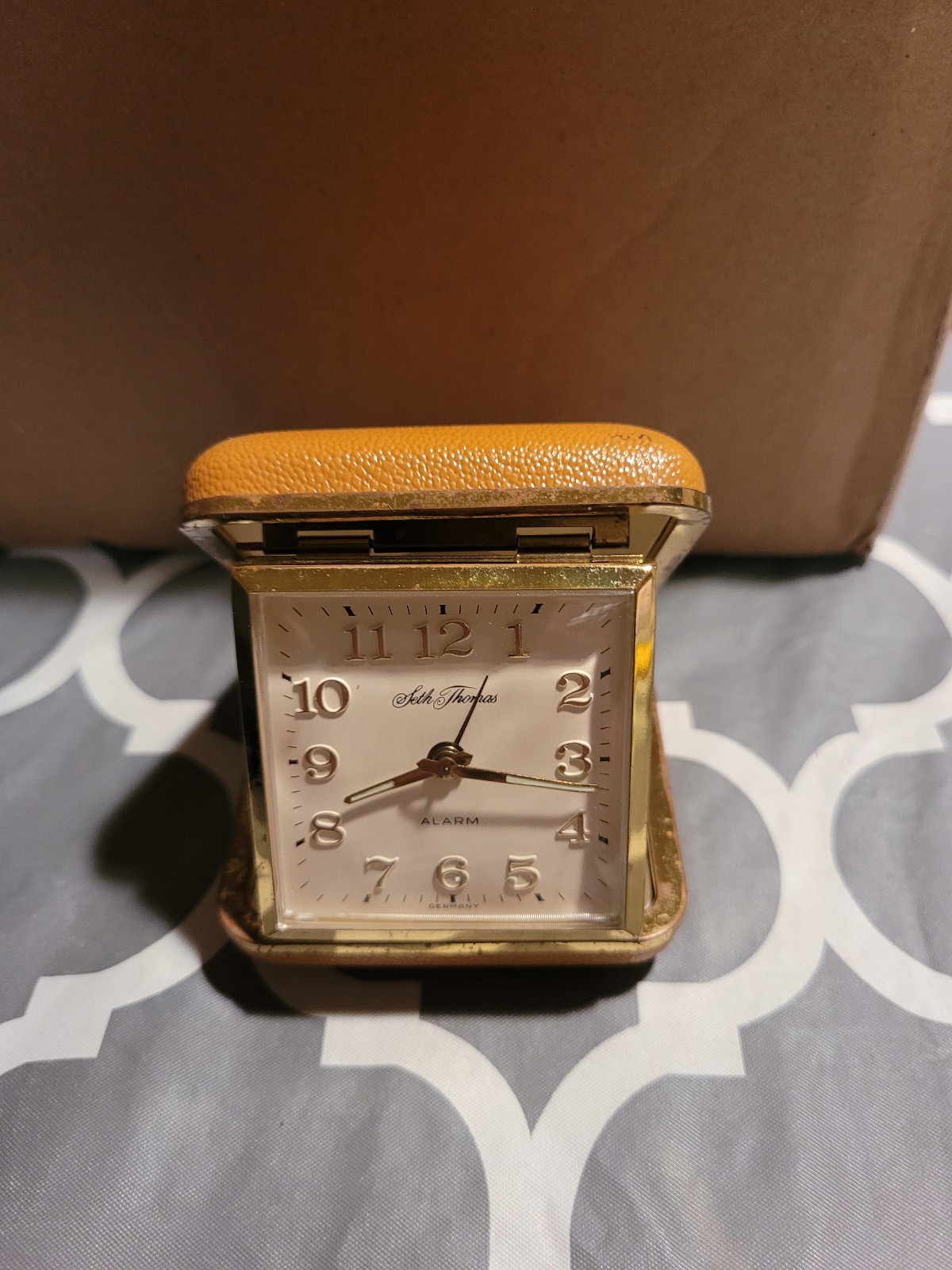 Linden Travel Alarm Clock Wind Up Snap Close Brown Clam Shell Case Vintage Gold