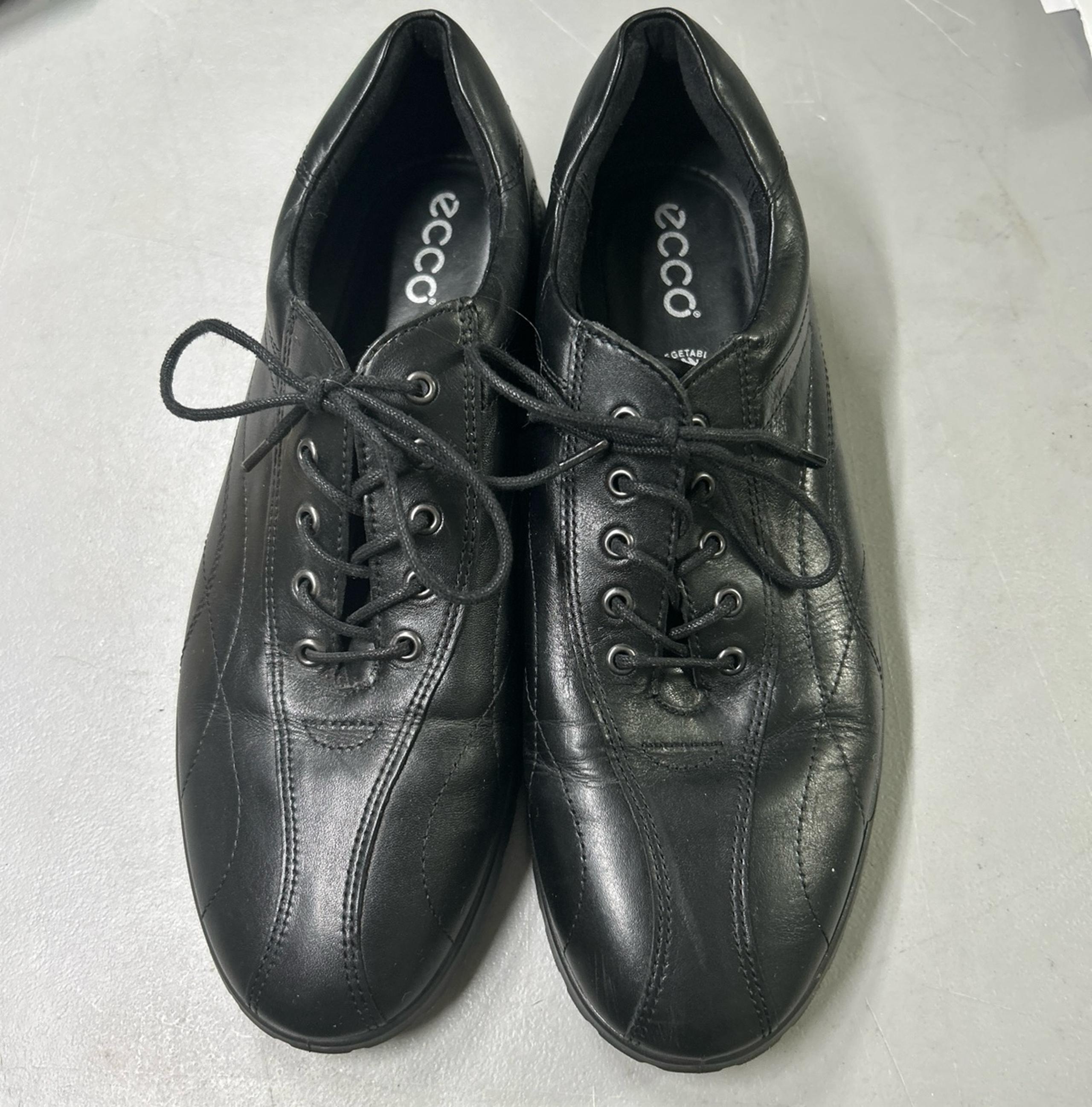 WOMENS ECCO BLACK US SIZE 7 EU SIZE 41 VEGETABLE TANNED LEATHER SHOES.
