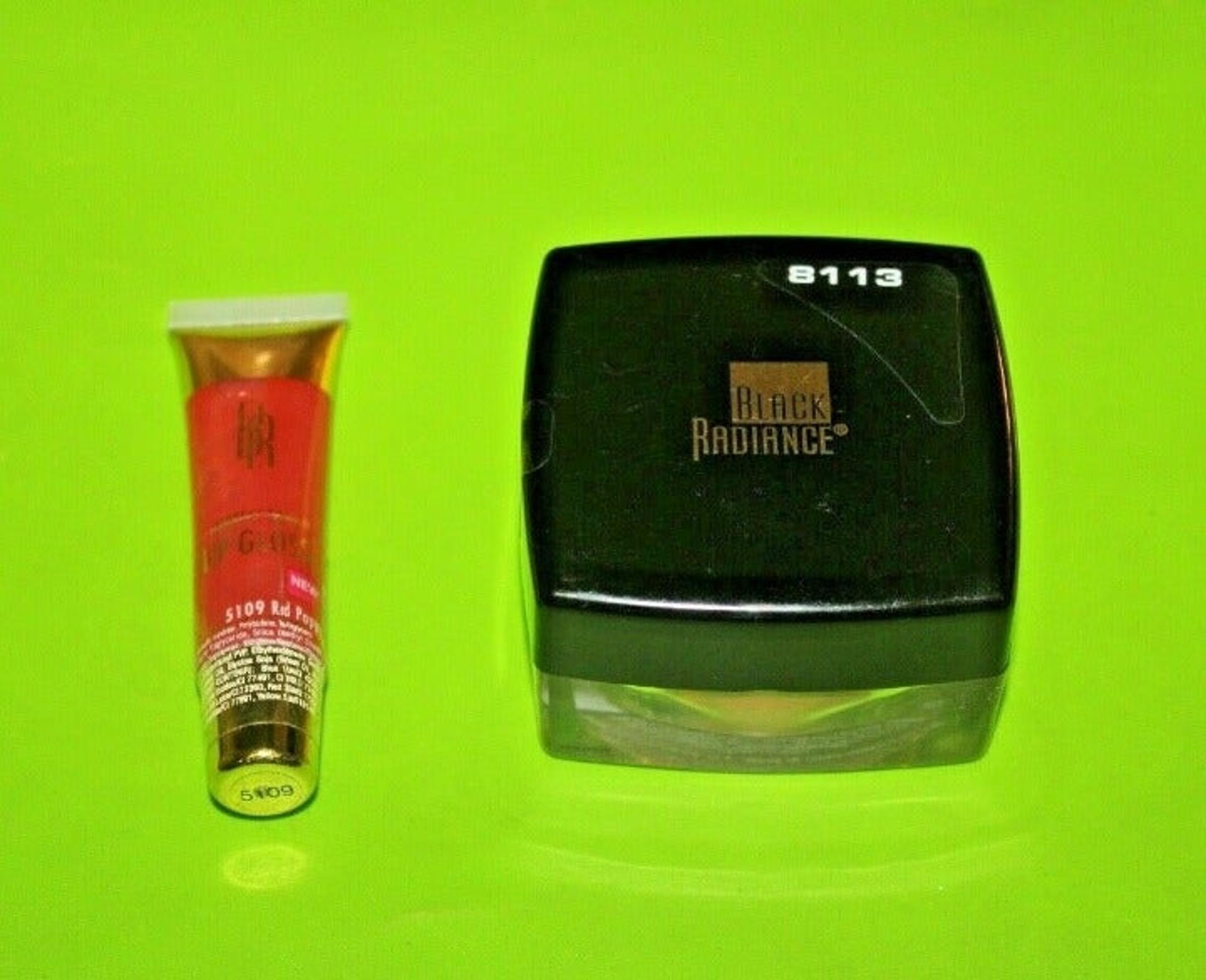 Black Radiance Loose Powder 8113 + Gloss