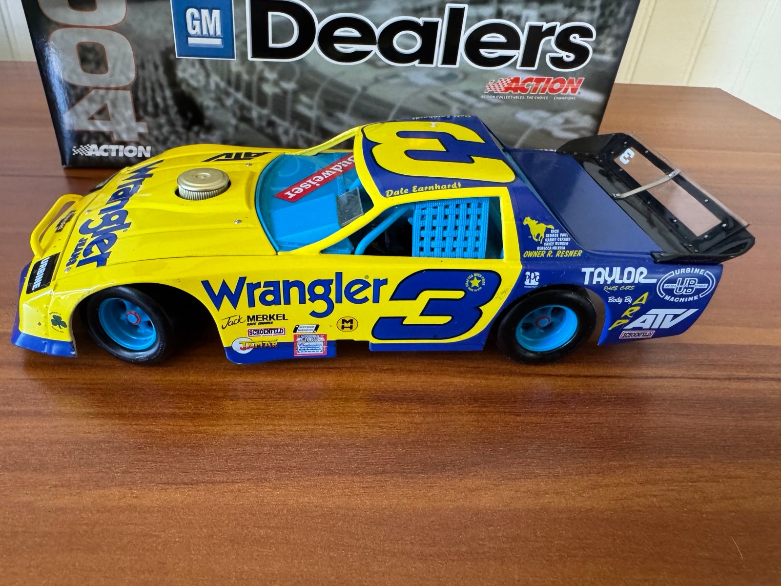 Dale Earnhardt Sr 1:24 scale stock car