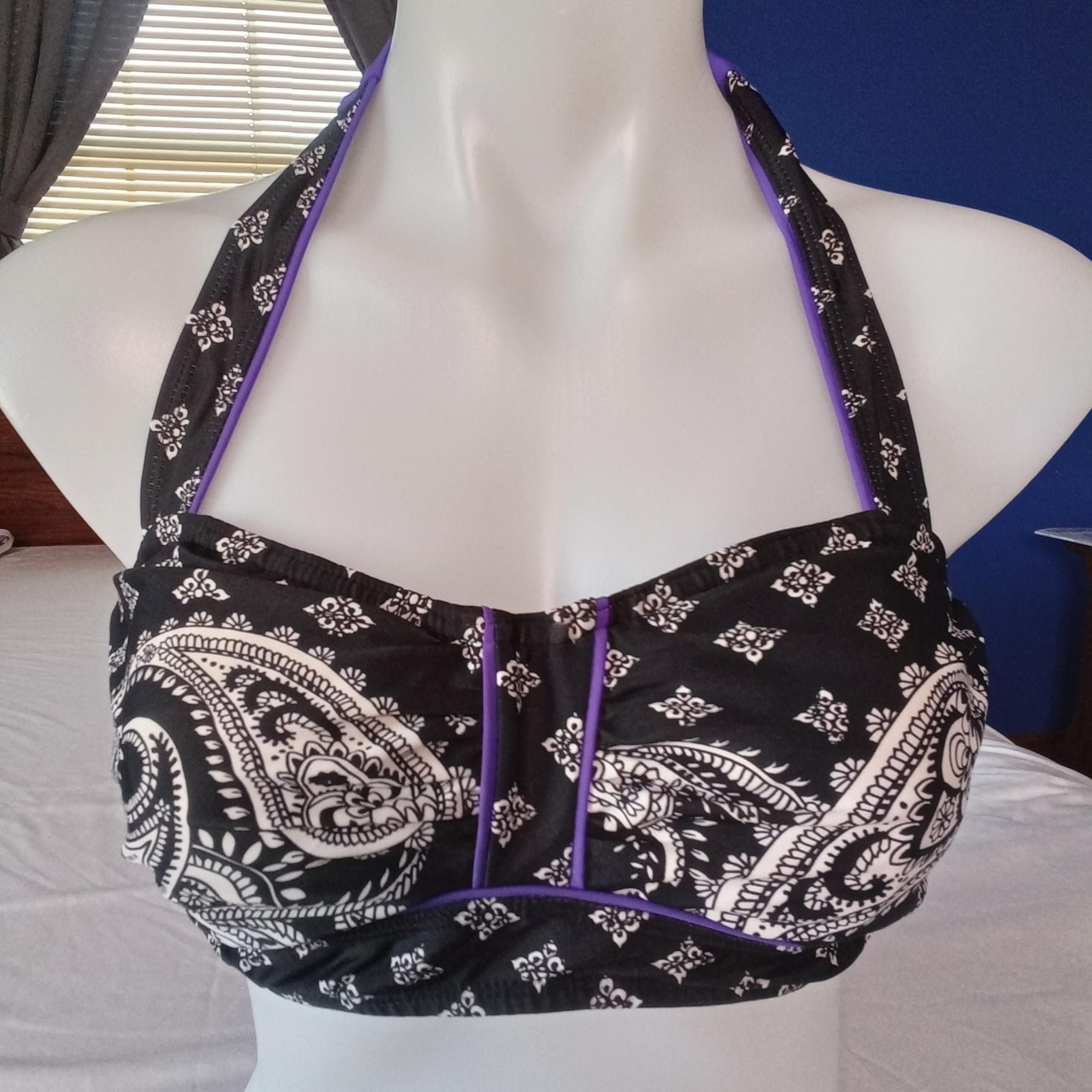 Athleta Malibu Paisley Underwire Halter Bikini Top 38 B/C PowerNet Removable Pad