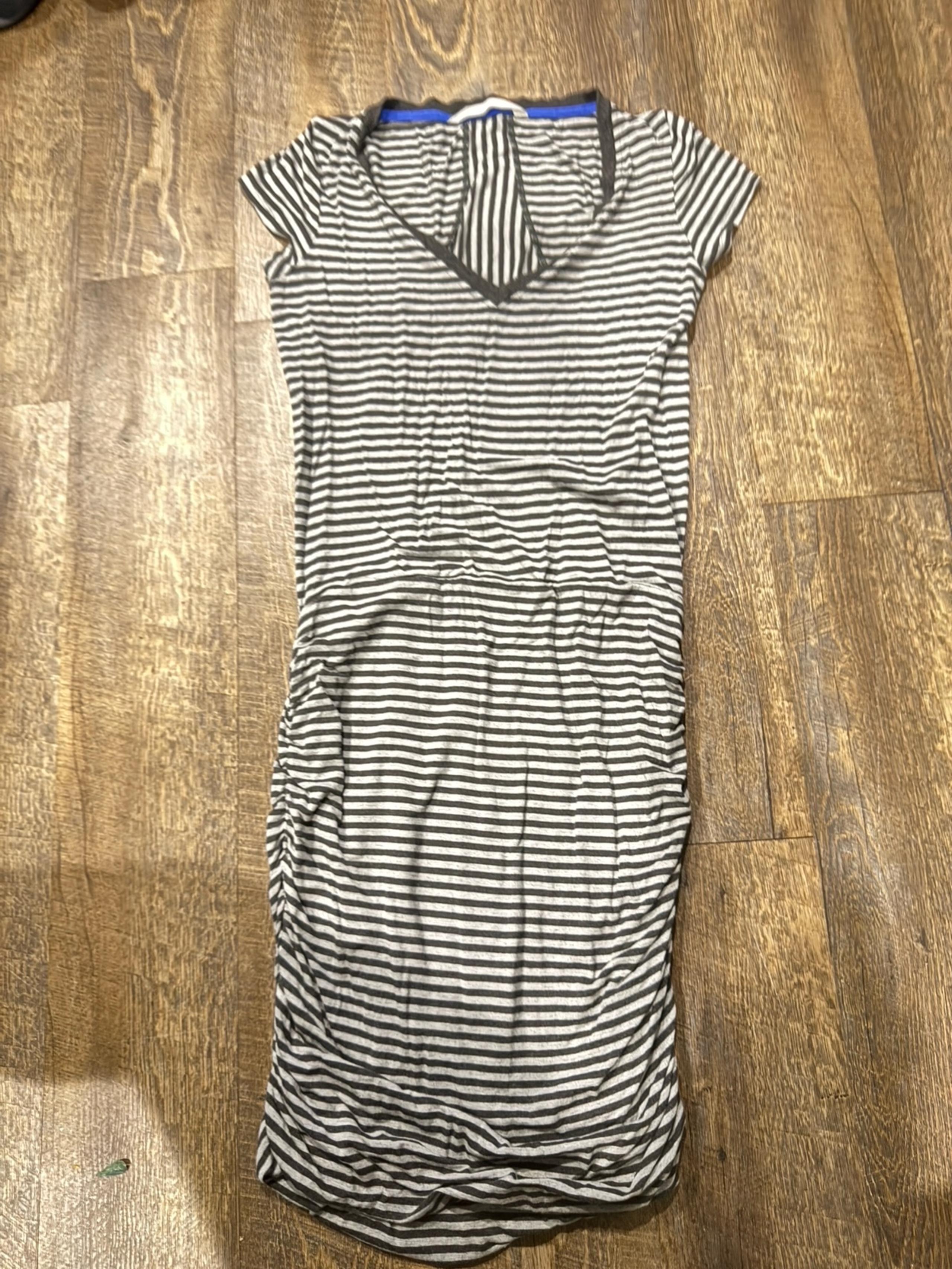Comfortable and stylish Athleta T-shirt dress size medium