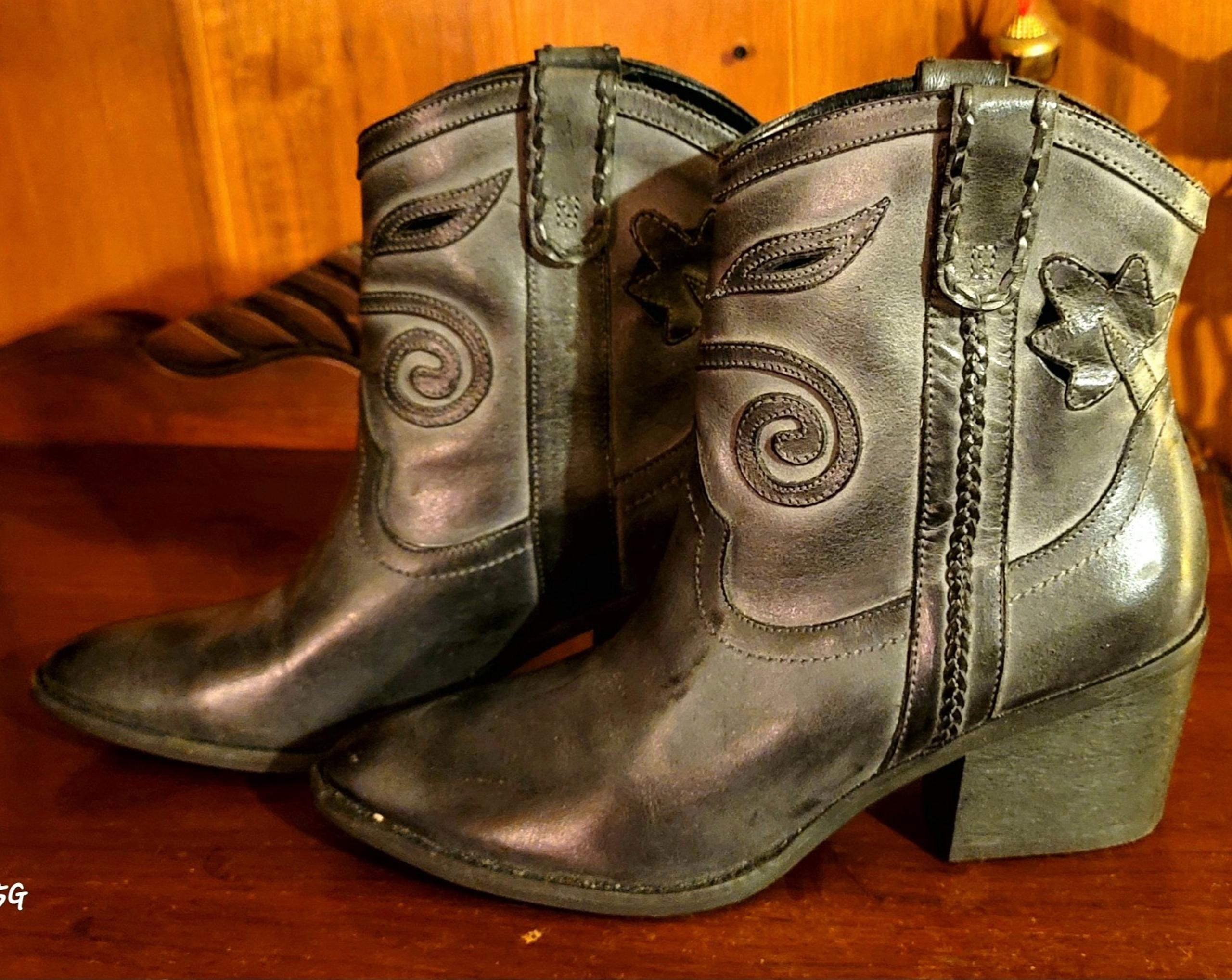 Carlos Santana leather cowboy boots