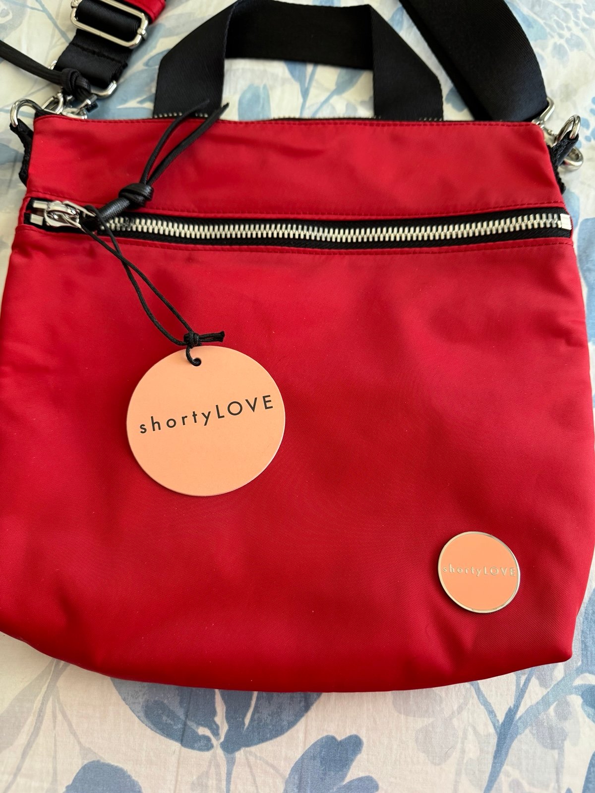 ShortyLOVE Amuse Crossbody Bag