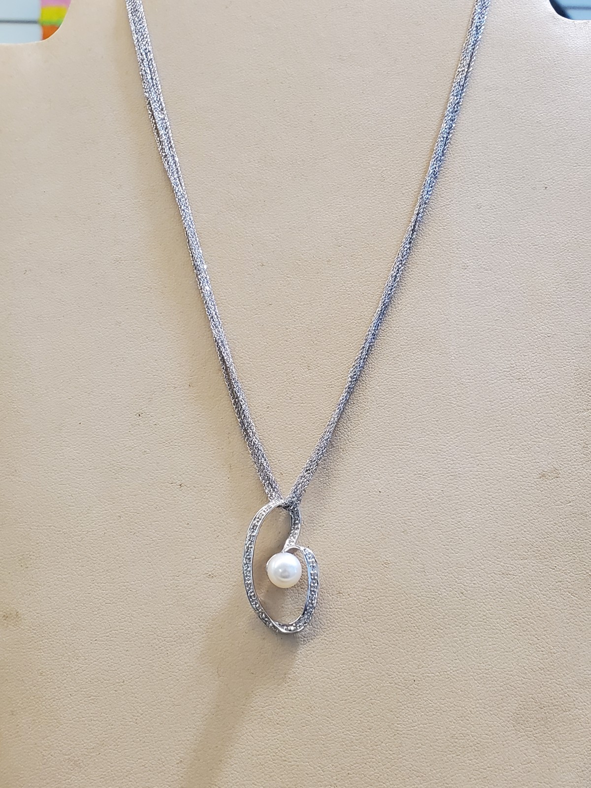 Diamond pearl necklace, 14karat white Gold