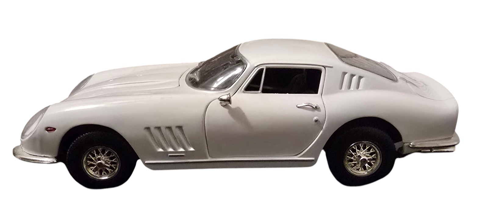 Ertl 1966 Ferrari 275 GTB 4 1:18 Diecast Model Car White 7493 European Classics