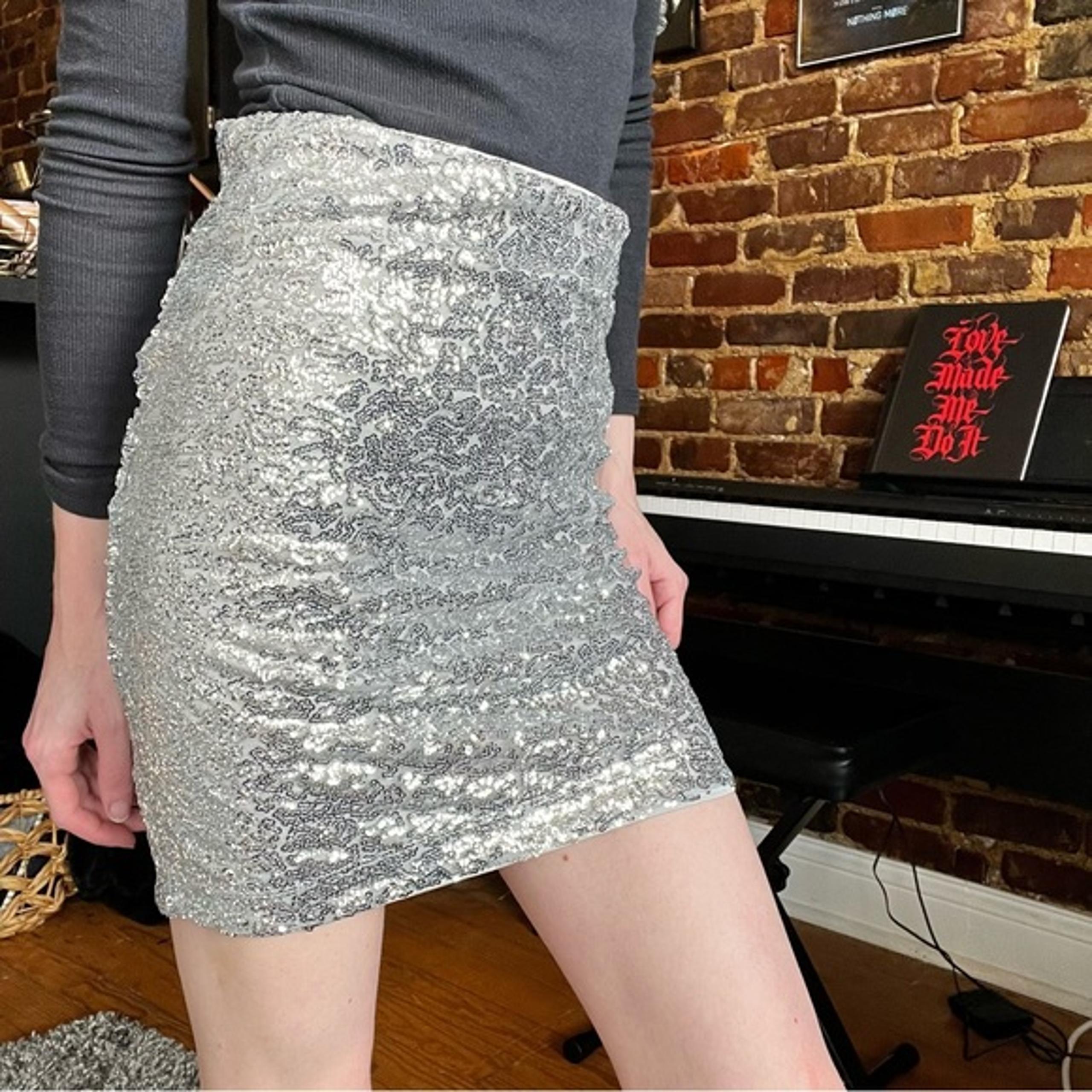 H&M divided silver sequin mini skirt XS NEW