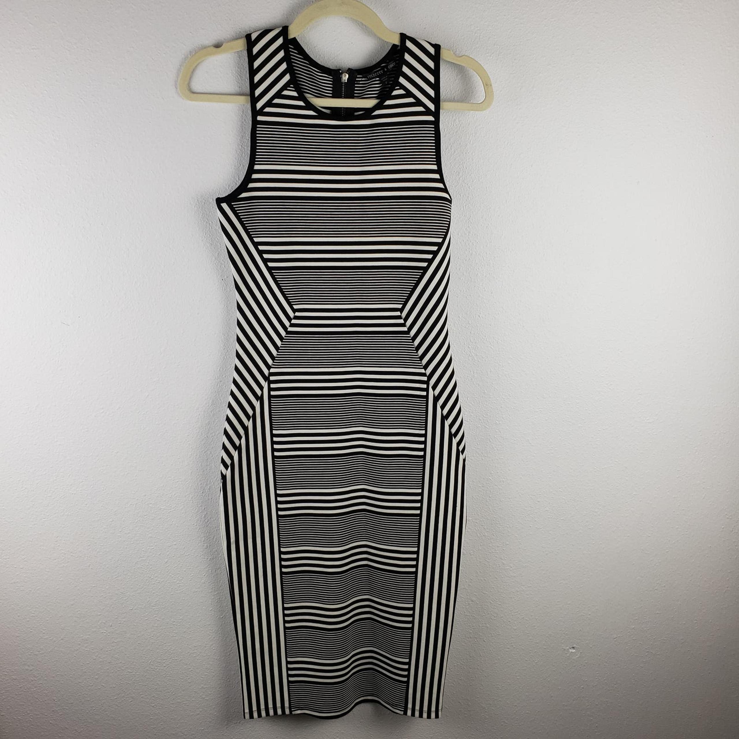 Felicity & Coco Women's S Slimming Sheath Dress Black White Varying Stripe Midi