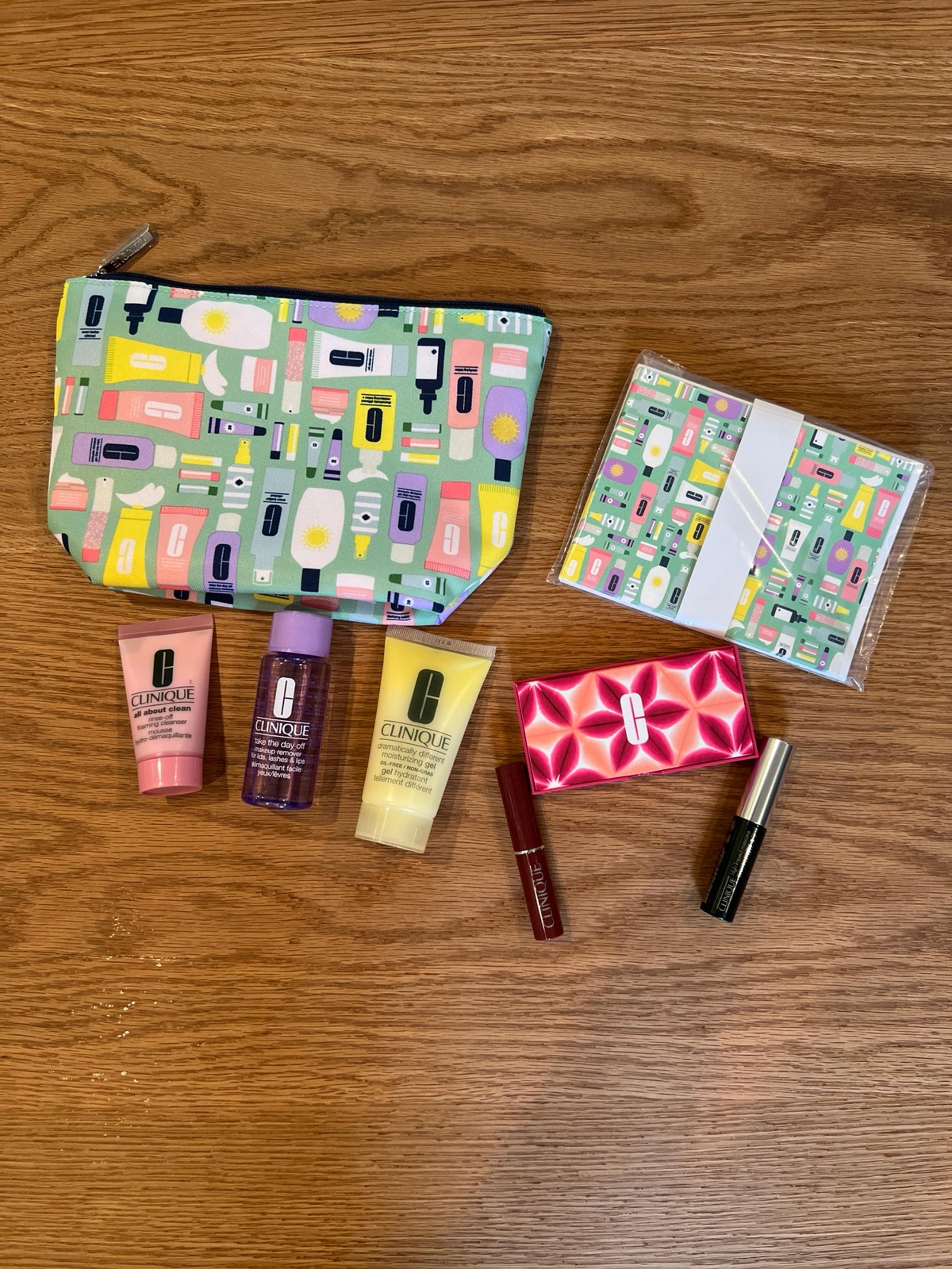 New Clinique Make Up & Skincare Set & Kate Spade Bag & Coordinating Cards
