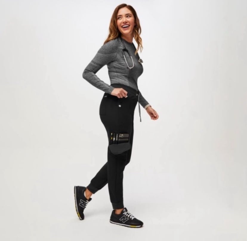 Figs Black 22 Pocket Jogger Scrub pants Medium new