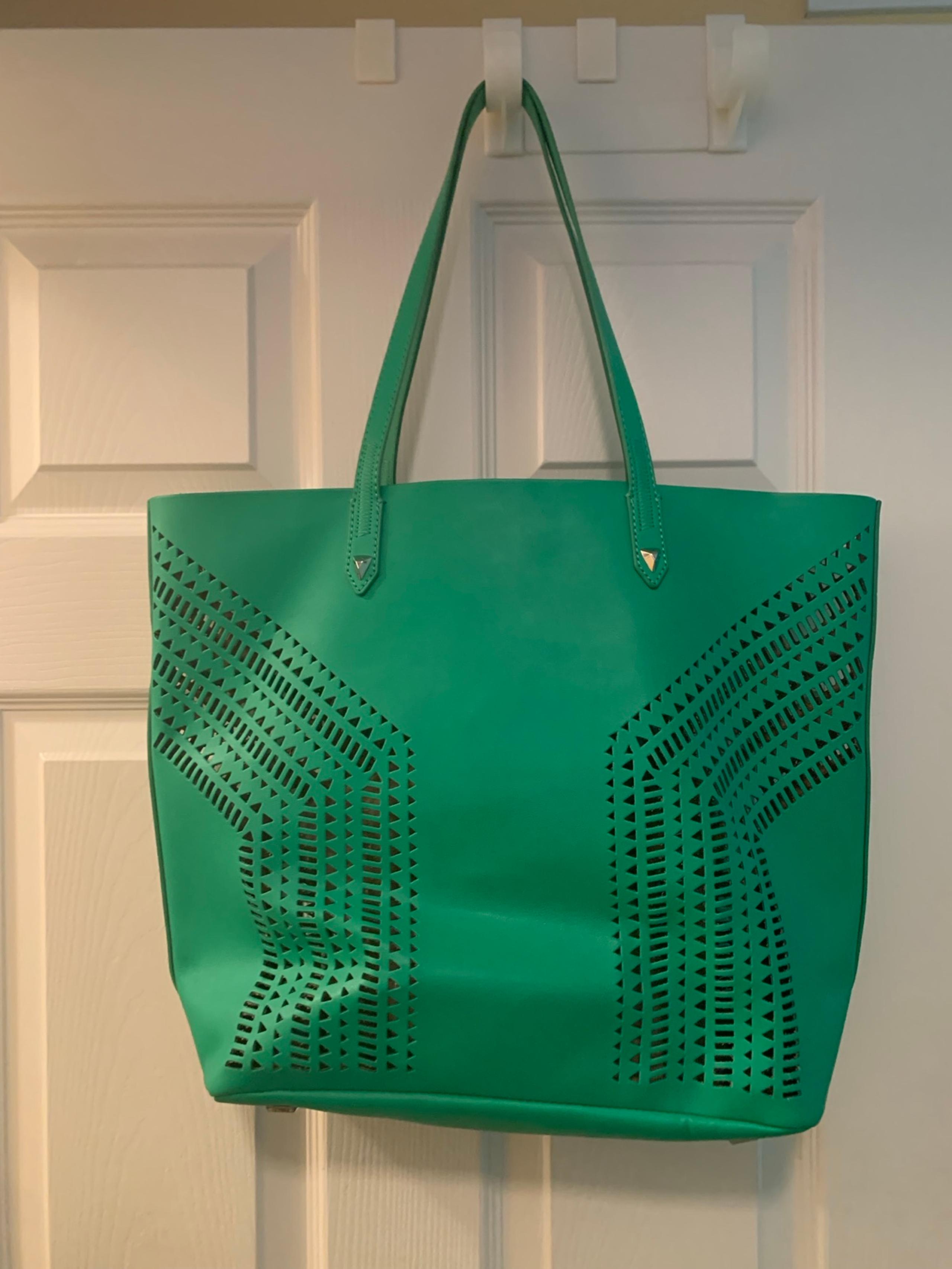 Stella & Dot Fillmore tote Kelley green