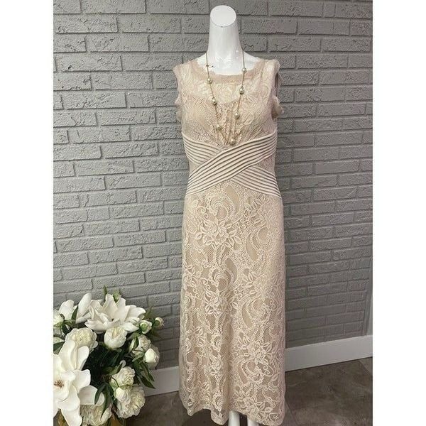 Cream Elegant Sleeveless Lace / Pleated Midi Dress Size S