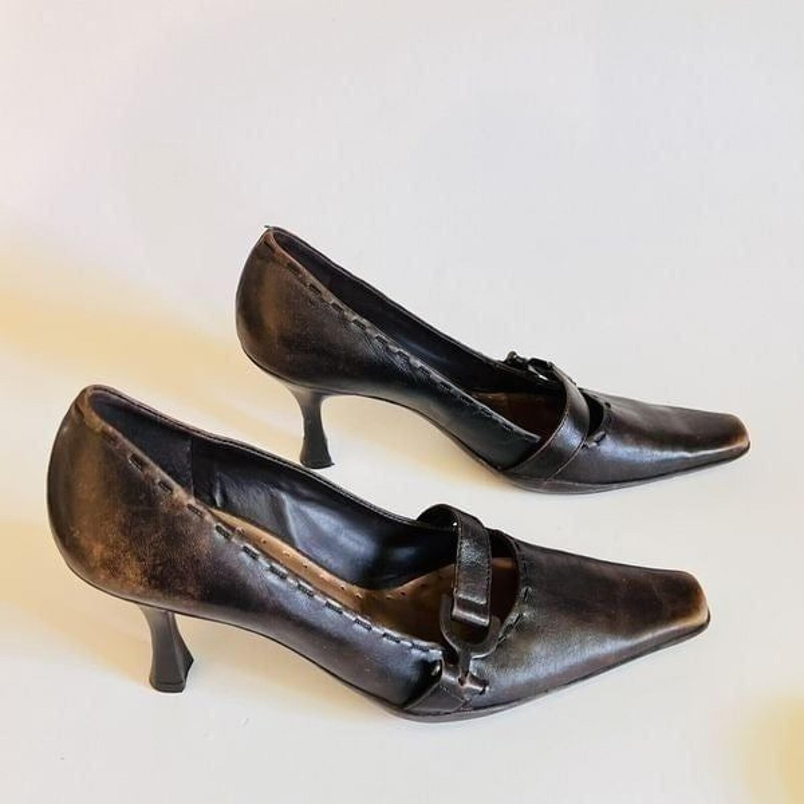 BCBGirls Womens Size 7B Distresst Leather Pump Heels Brown Dress Shoe 80s Y2K