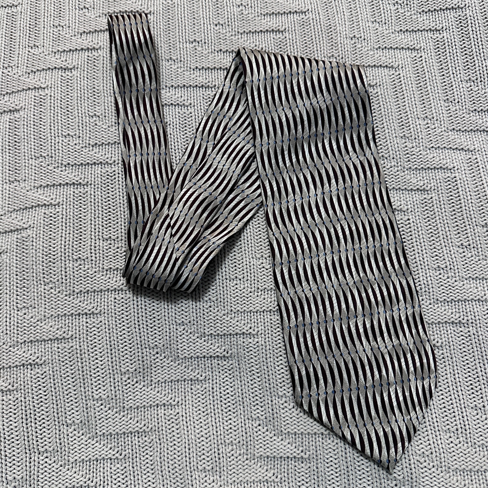Vintage Tom McLellon tongue tied optical illusion silk tie