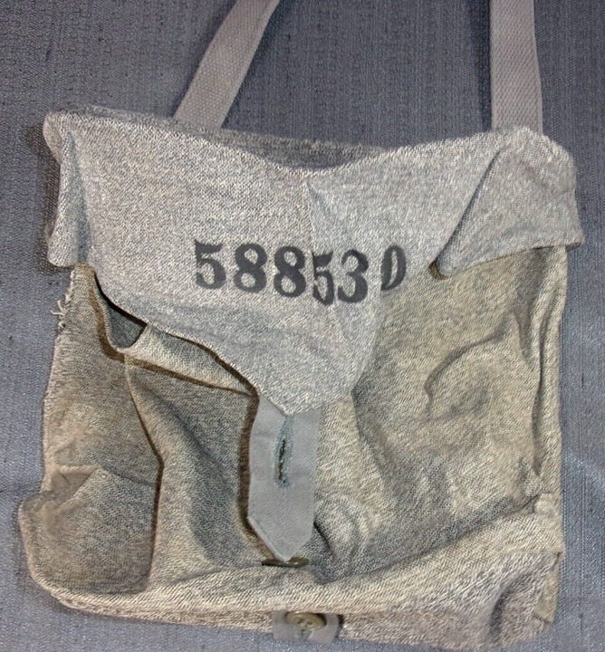 VINTAGE SWISS SWITZERLAND ARMY MILITARY CROSSBODY MEDIC POUCH SALT/PEPPER SV 419