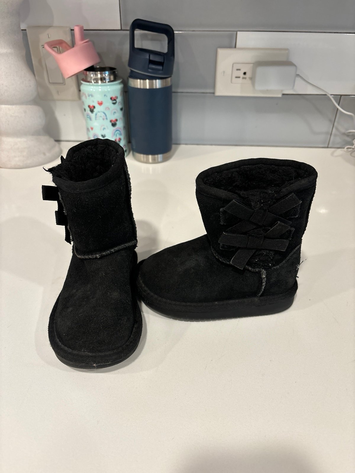 Ugg bow boots toddler size 6c