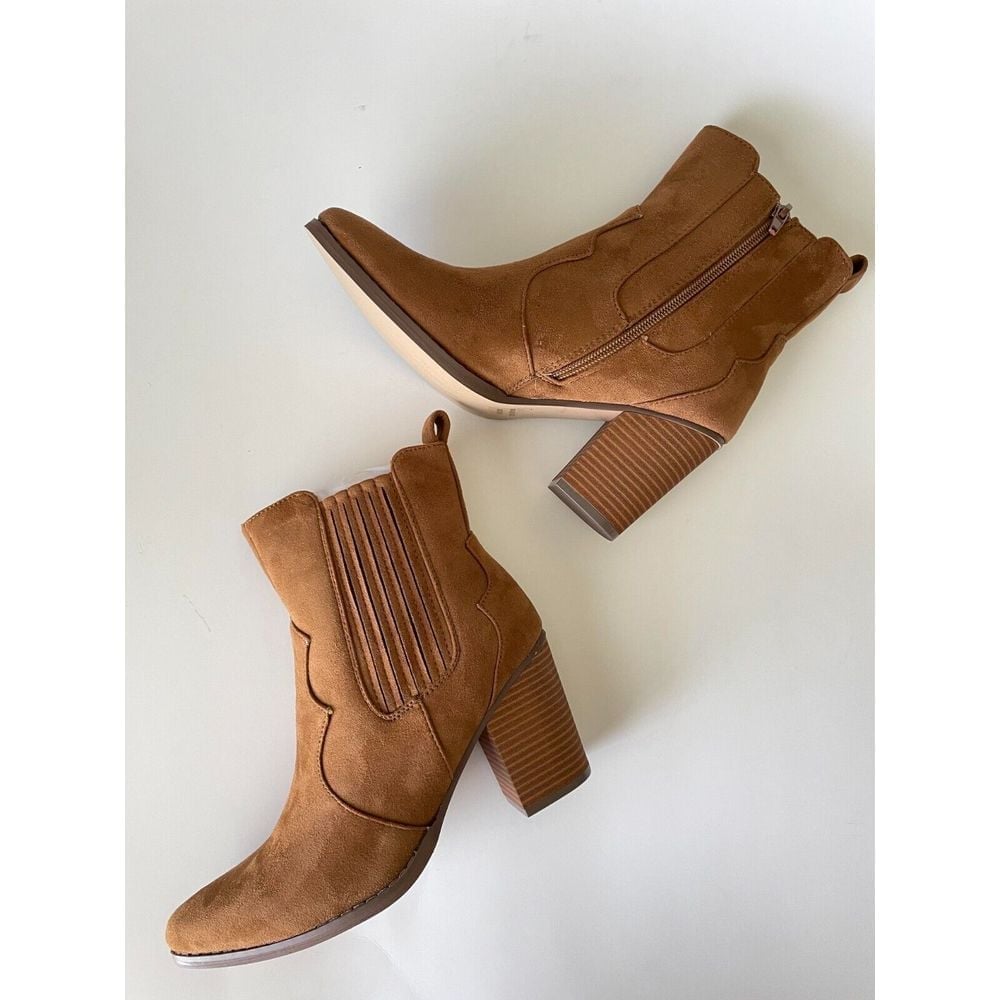 Women's ankle boots. Size 7