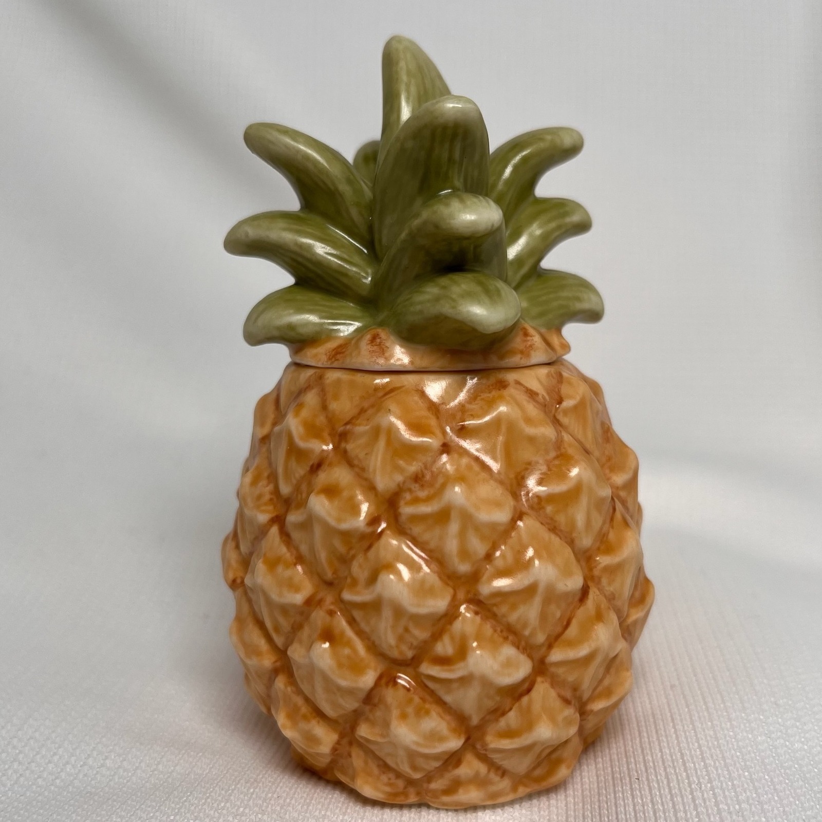 Lenox British Colonial Pineapple Salt & Pepper Shakers Stackable Ceramic