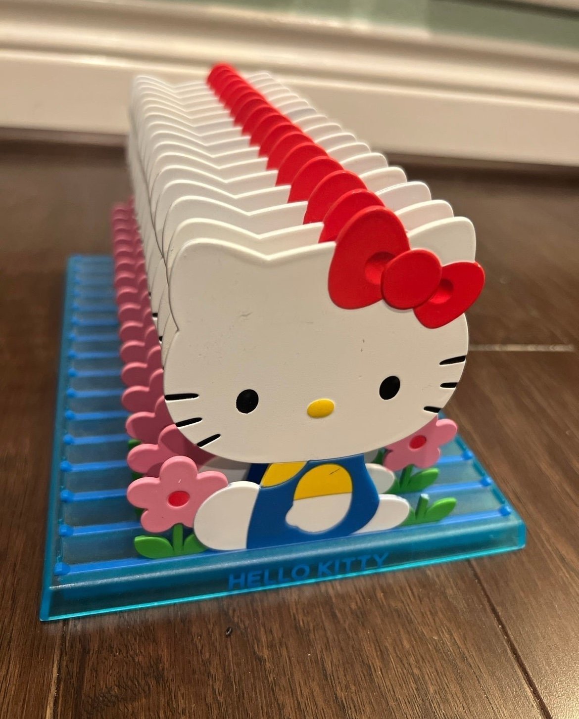 VINTAGE like NEW HELLO KITTY CD/ Makeup pallet organizer HOLDER