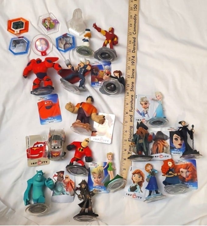 : Huge Mixed lot of over 16 DISNEY INFINITY characters figures 2.0