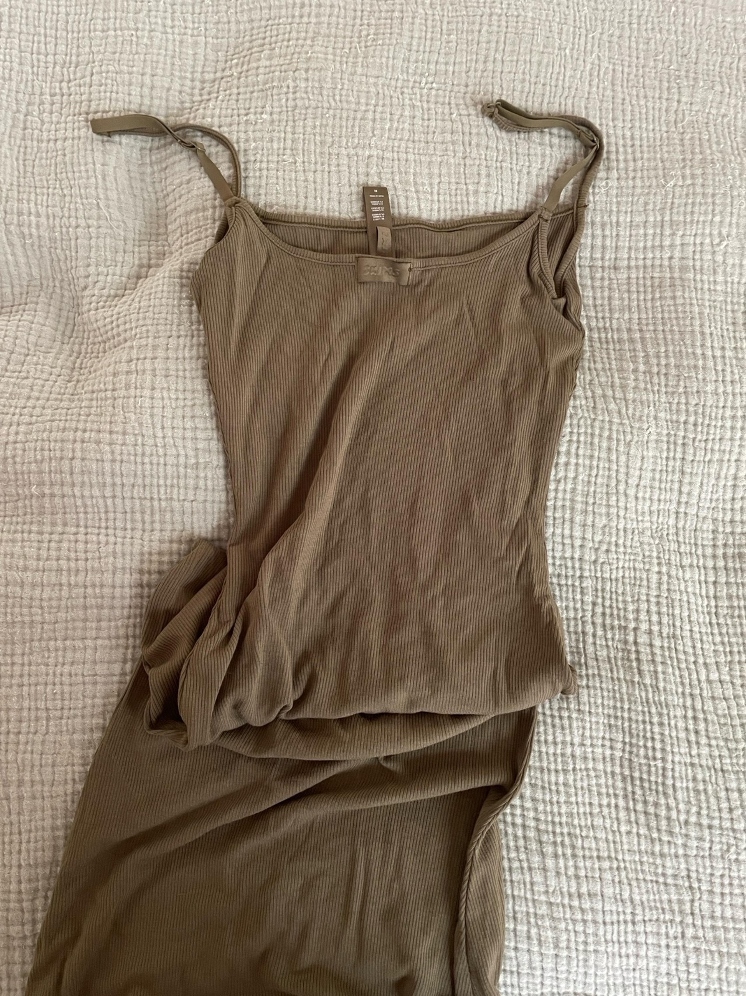 NWOT Skims Long Slip Dress in taupe in size M