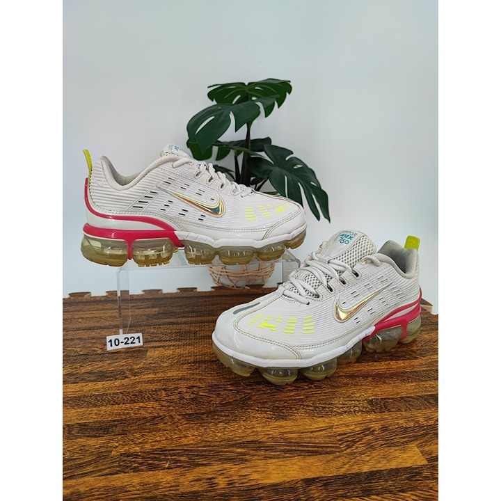 Nike Women’s Air VaporMax 760 White Athletic Shoes Size 10 US