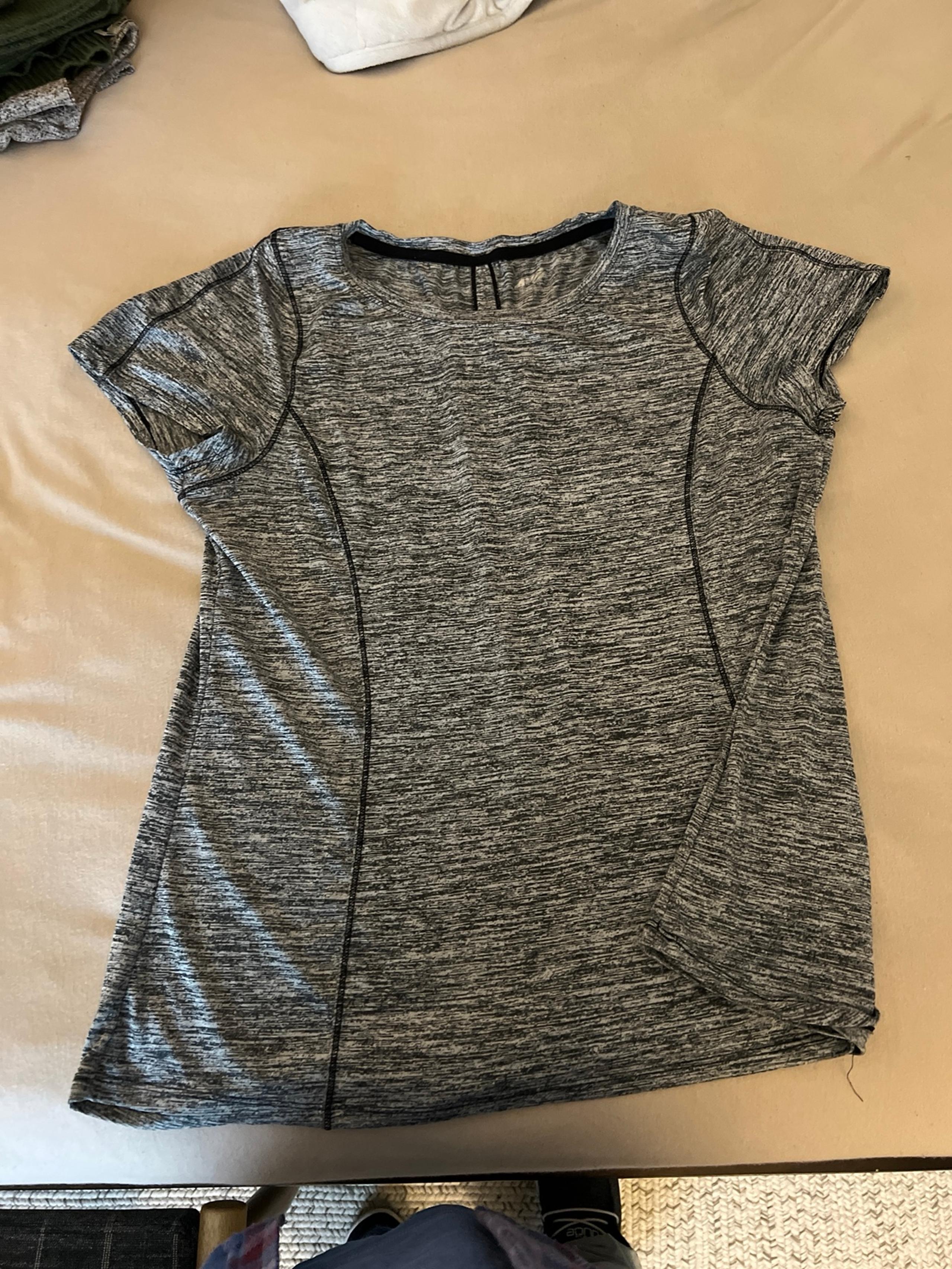 Avia Women’s Atheltic Shirt - M