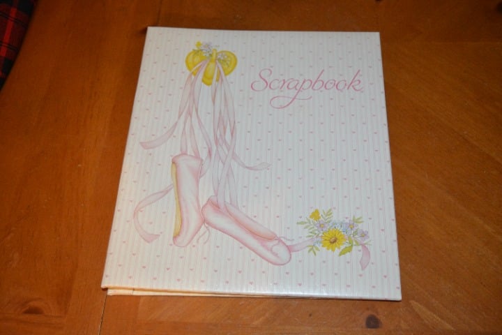 RARE VINTAGE BRAND NEW GIBSON BALLET SLIPPER SCRAPBOOK - SMOKE / PET FREE HOME