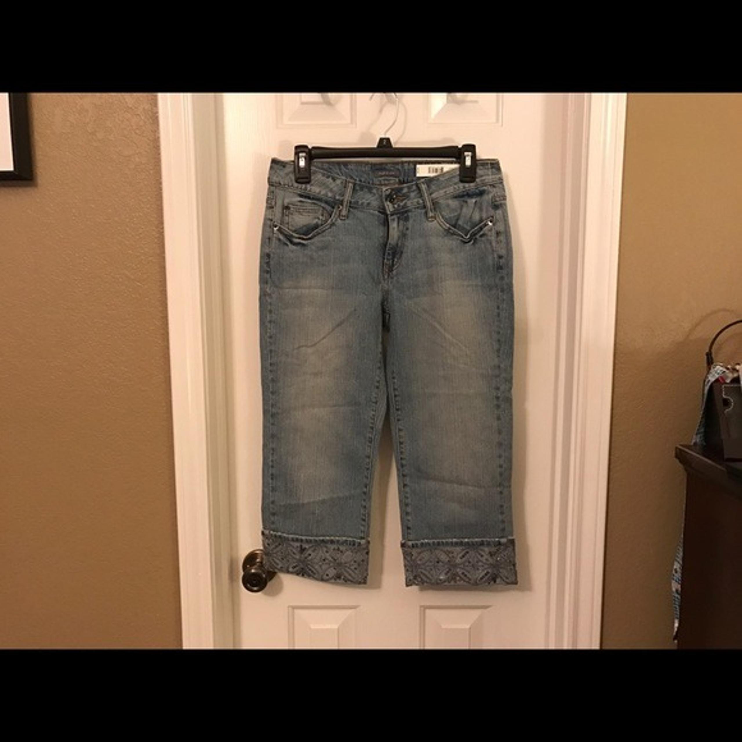 Apt 9 Petite Embellished Capri Jean NWT