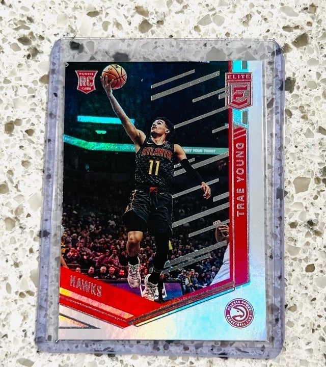 TRAE YOUNG ROOKIE CARD 2018 ELITE