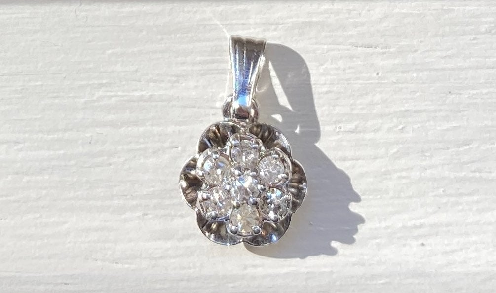 Diamond cluster pendant