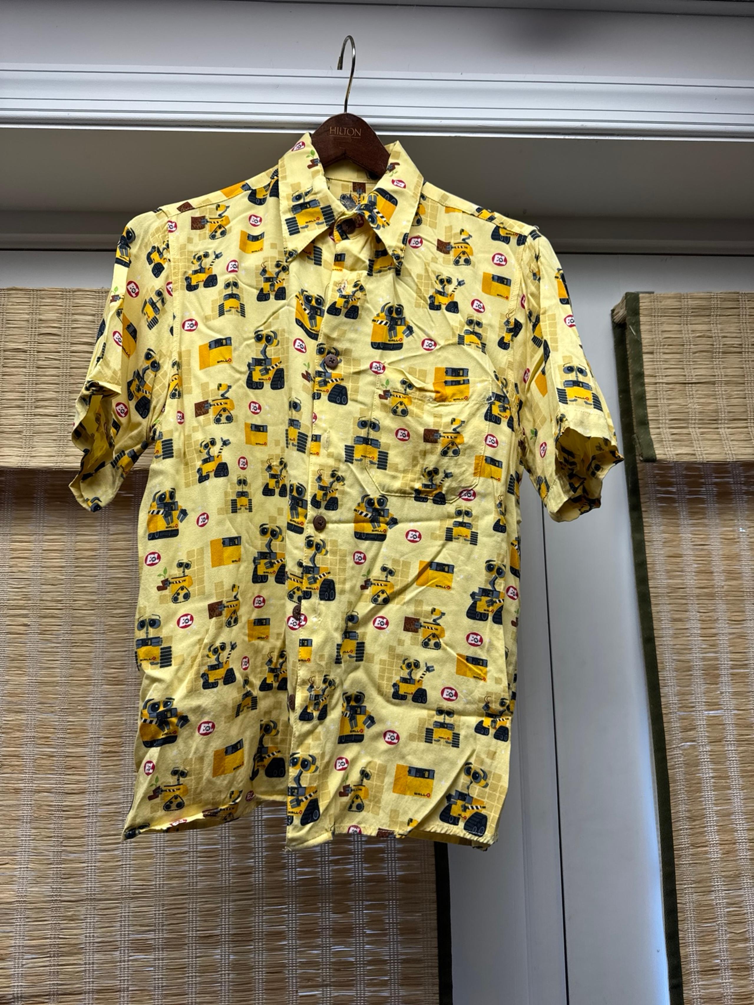Wall-e Walle Disney button front shirt large EUC Rare