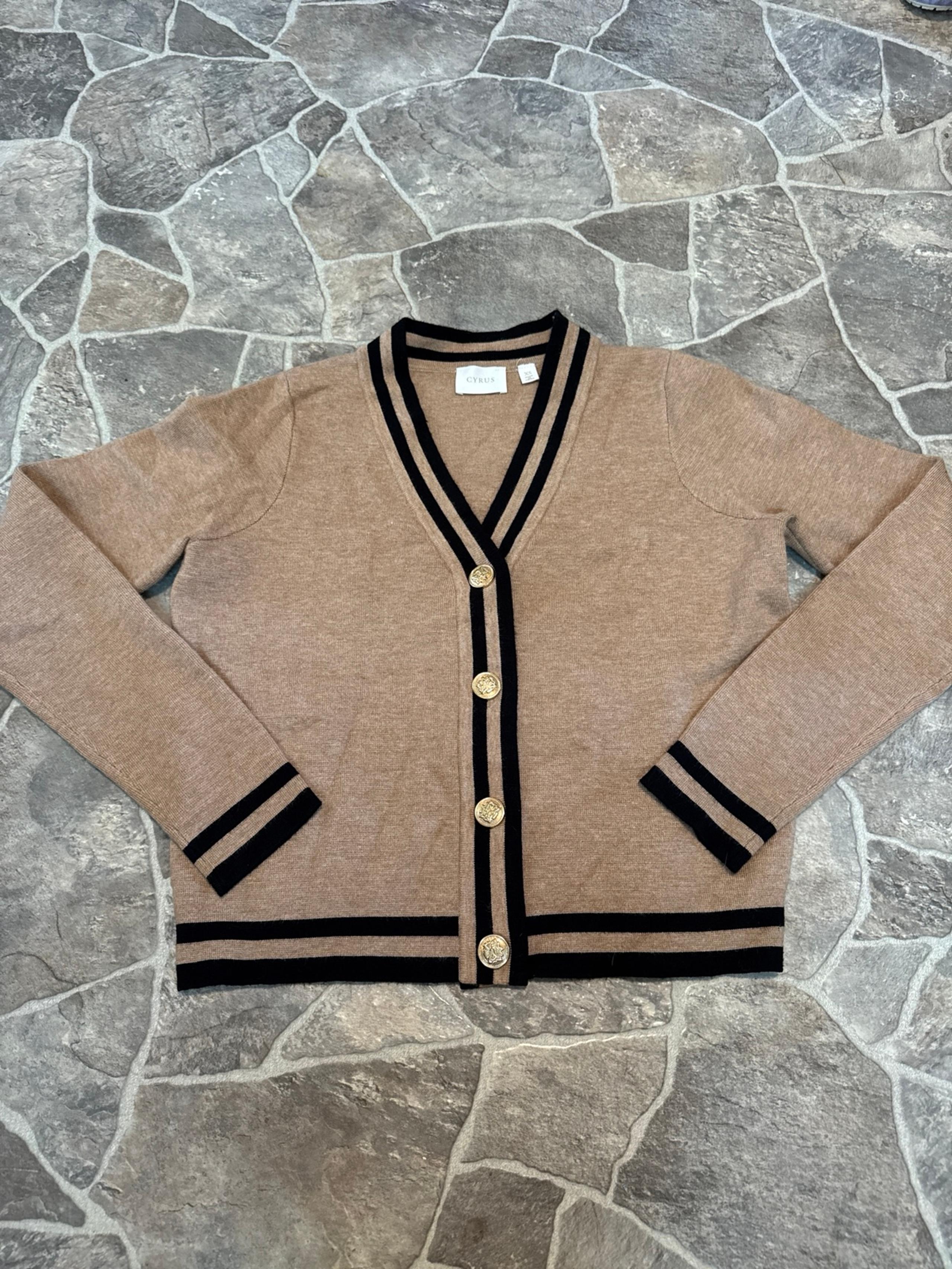 Cyrus Women’s Waist Length Cardigan XS