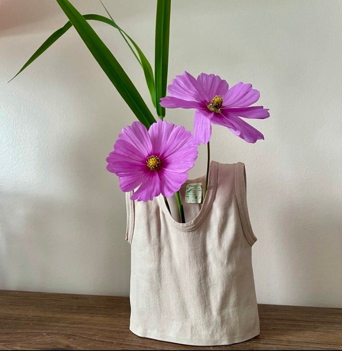 vest vase