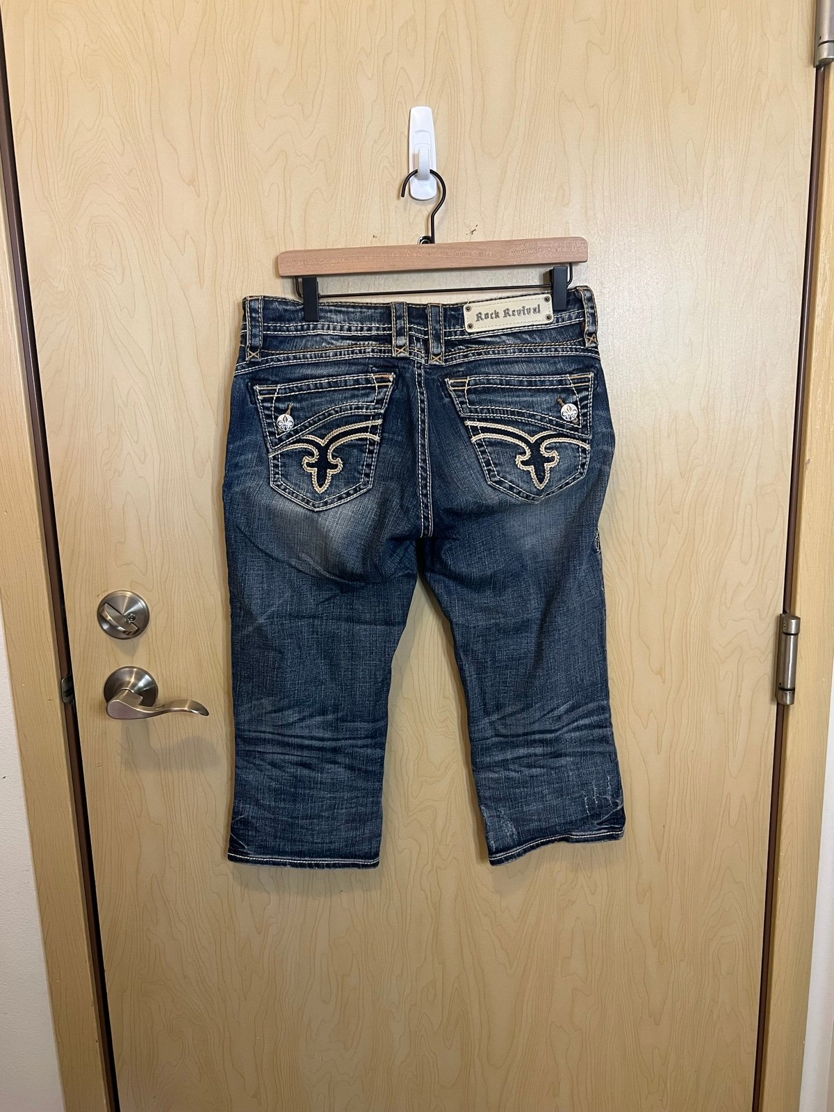 Women’s rock revival Johanna capris
