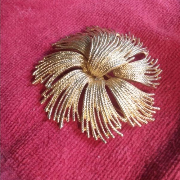 Vintage 1960 signed MONET Ttiple Gold Plated Cordelia Flower Brooch Pin LARGE 3”
