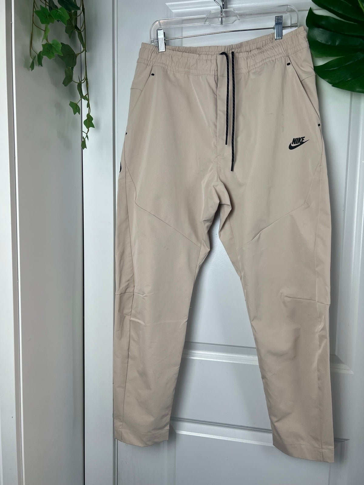 Nike  standard fit taper leg regular length size large