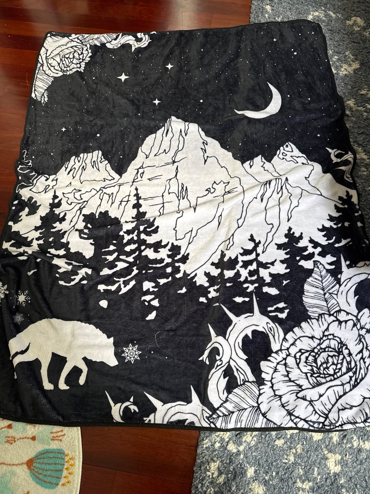 Bookish Shop Sarah J Maas ACOTAR Blanket