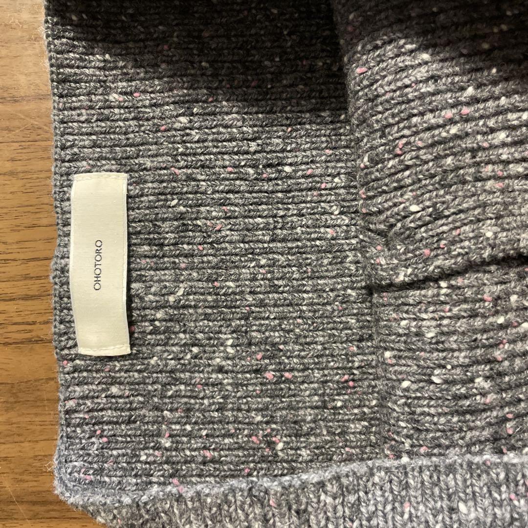 OHOTORO mixed tube knit in gray.
