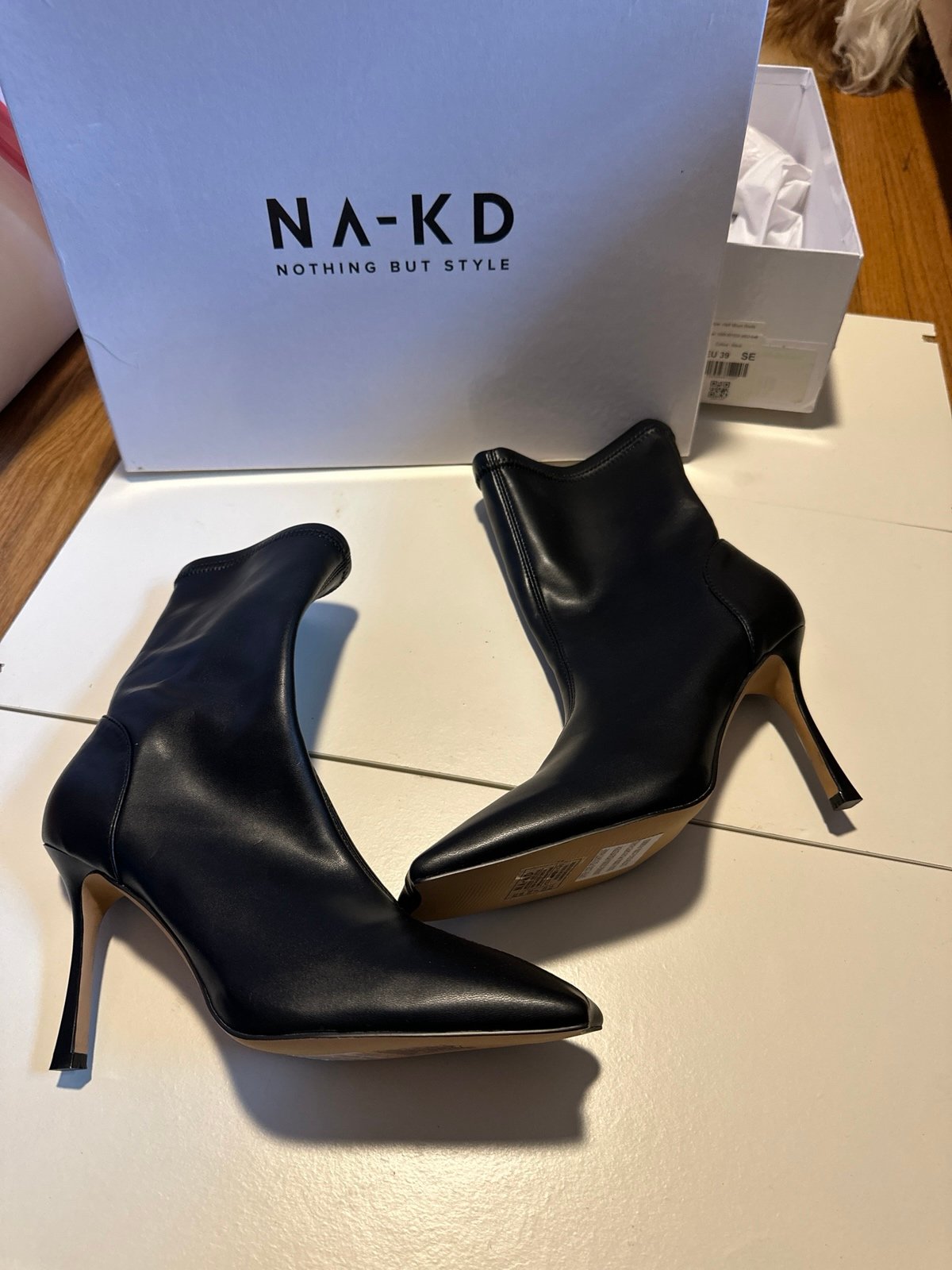 Black womens ankle boots size 8.5 NA-KD