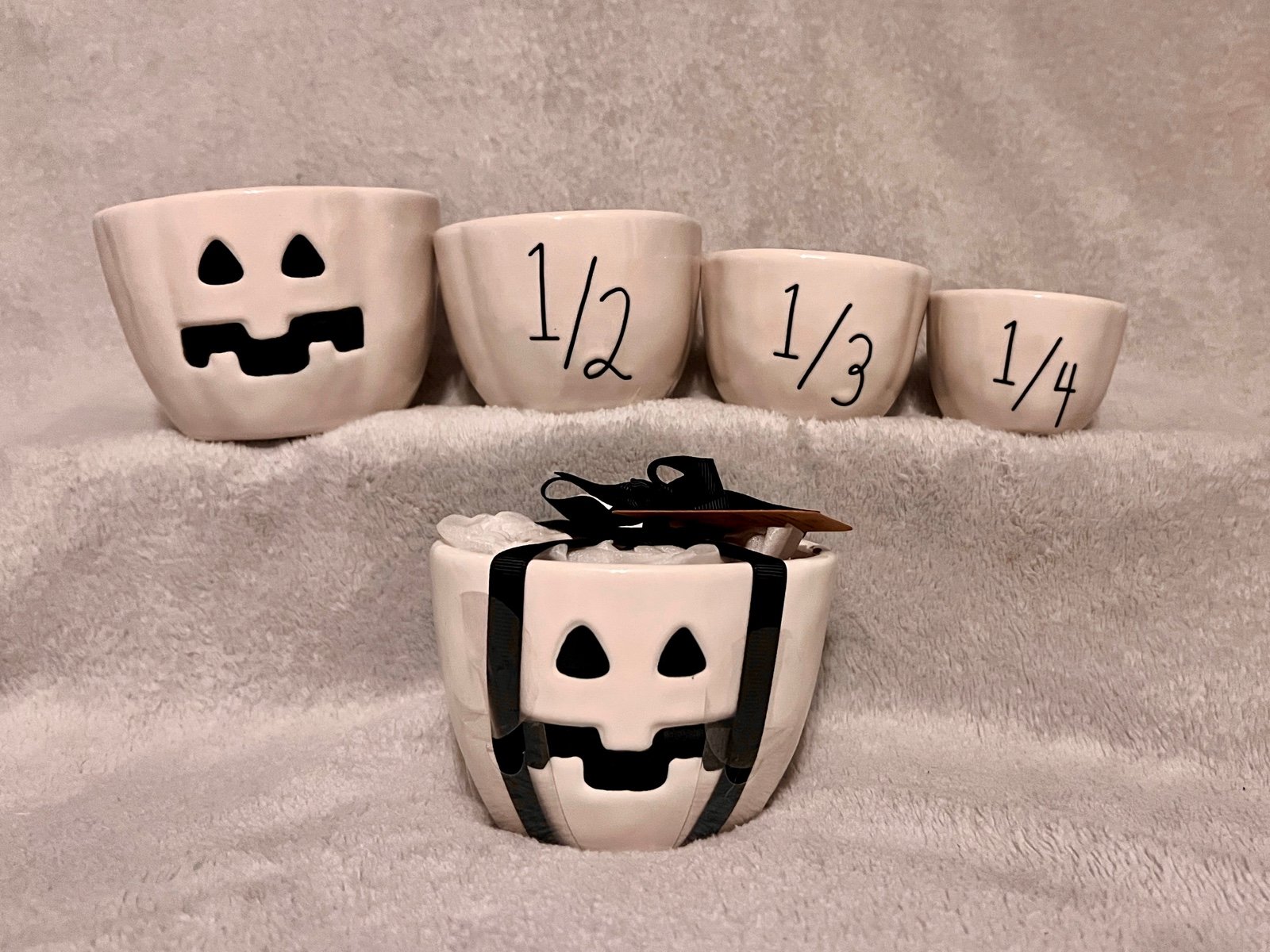 Rae Dunn charlie brown measuring cups