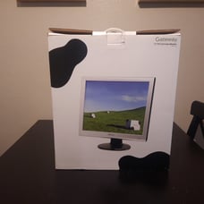Gateway COMPUTER MONITOR MODEL NO. FPD1760 TFT, 17 Brand New