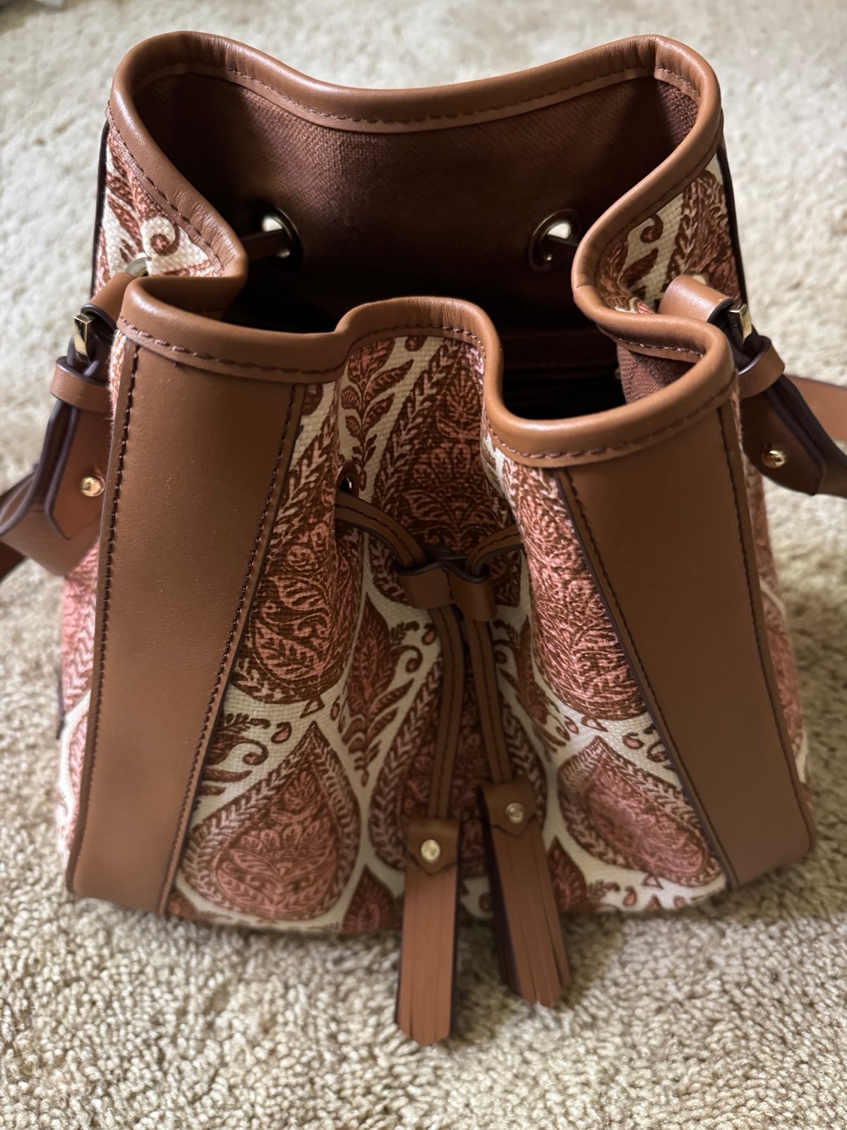 Bucket purse