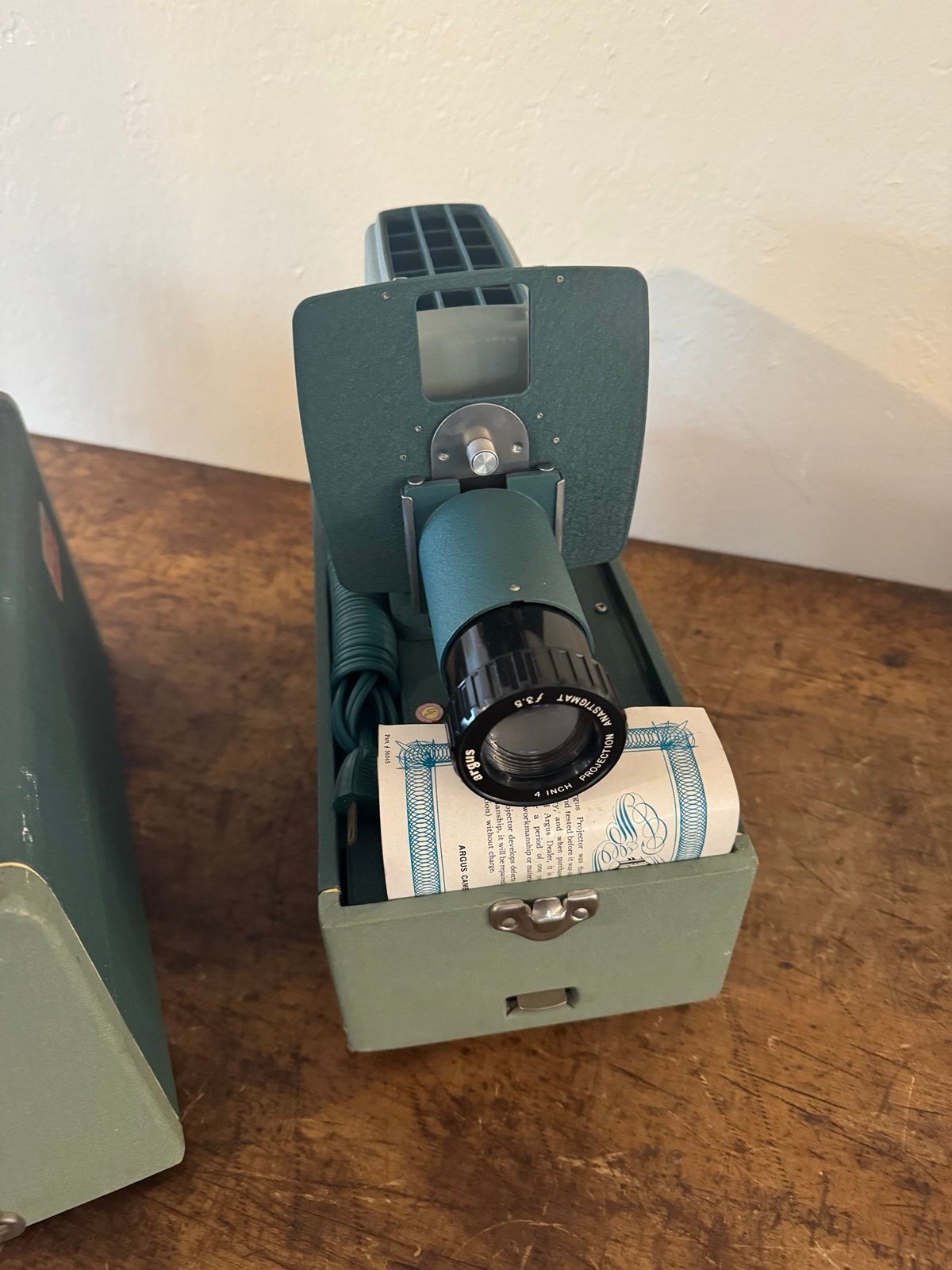 Vintage Argus 300 Auto Slide Projector w/Case
