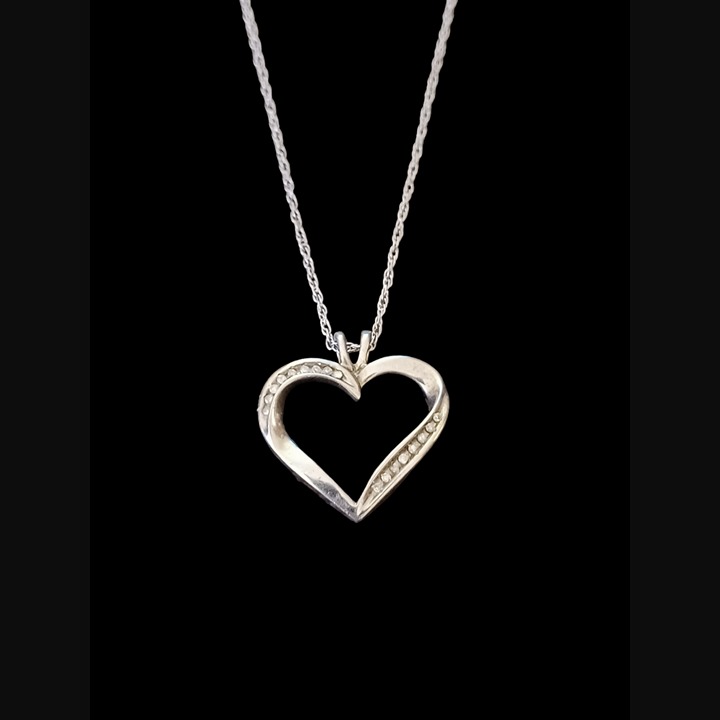 925 Sterling Silver Diamond Accent Heart Pendant 18.5 Necklace