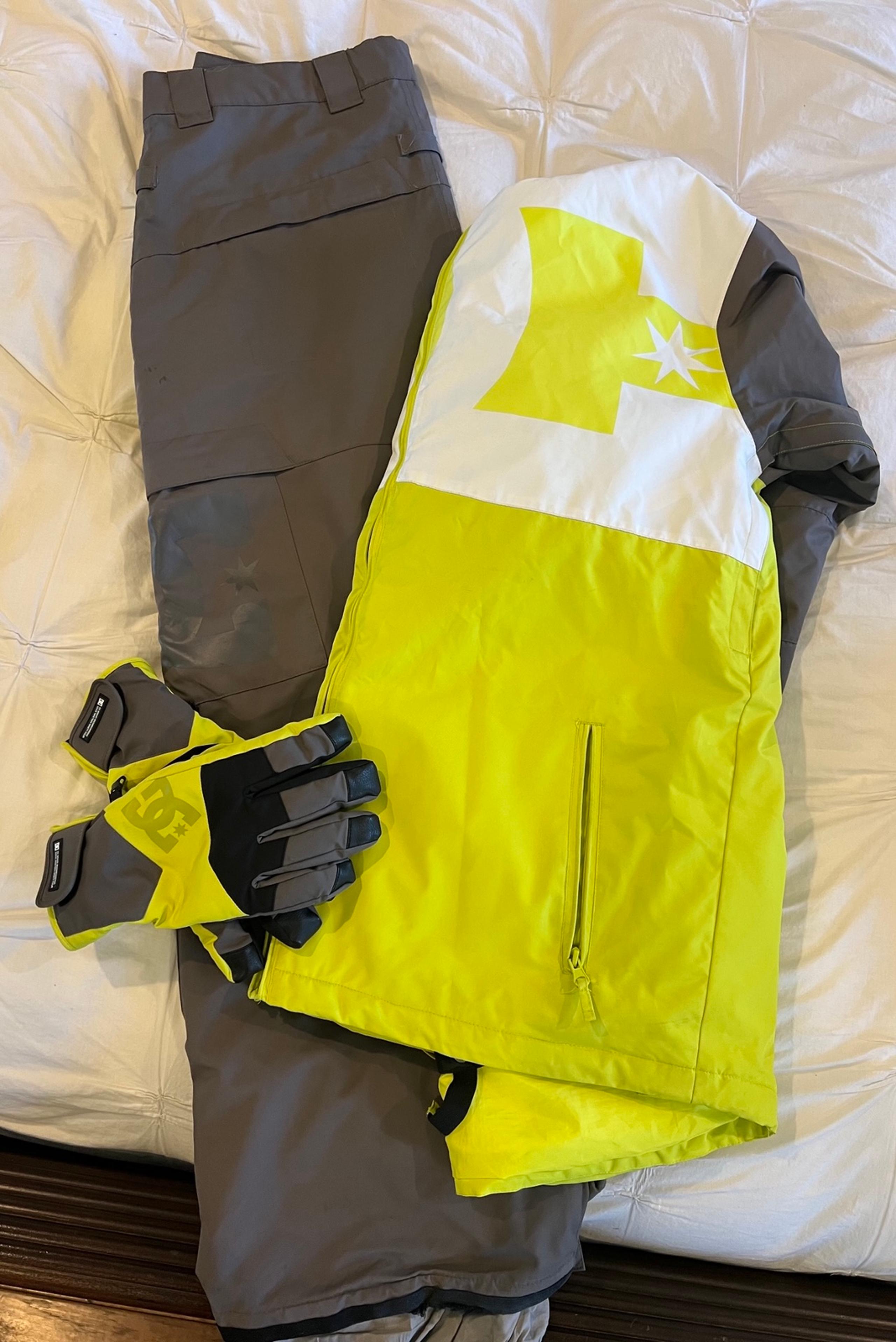 DC Men’s Snowboarding Jacket, Pant & Gloves