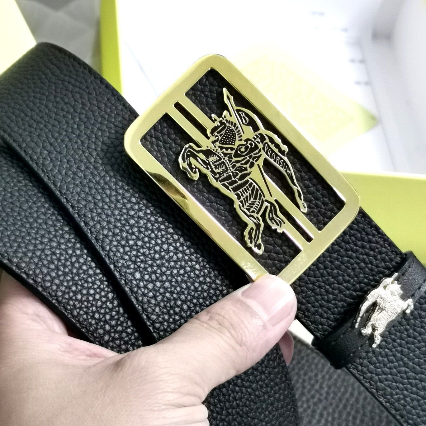 Burberry classic belt