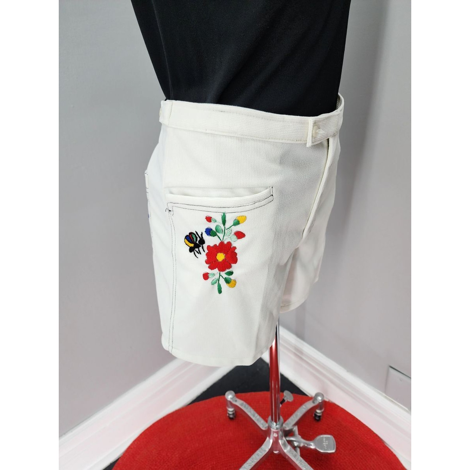 70s Vintage Vicky Boutique Beachwear Embroidered Shorts - XXL