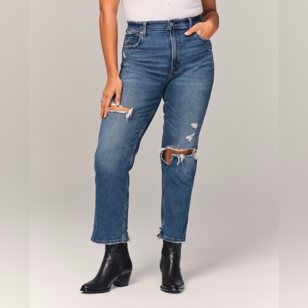 Abercrombie & Fitch Ultra High Rise Ankle Straight Jean in Blue Size 26 or 2