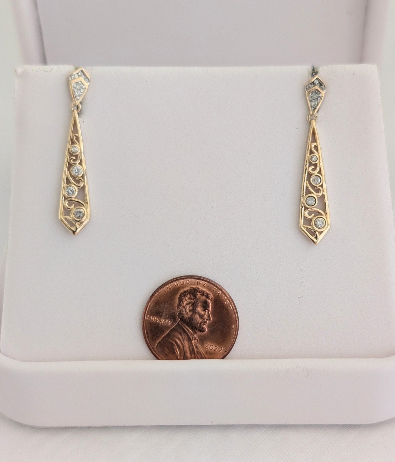 Dangle diamond earrings 10k gold retail price 500 my price only 250!